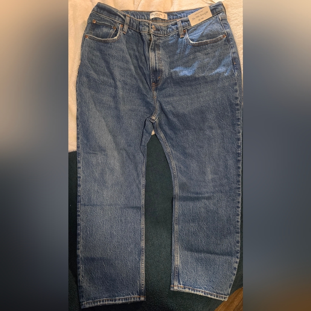 Never worn 90s Straight Ultra High Rise 33/16 Short Womens Jeans